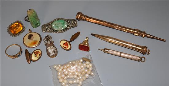 Gold propelling pencil and toothpick, one gold filled pencil, gold fob seal and assorted minor jewellery